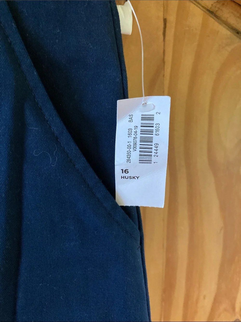 Boys Old Navy blue long chino shorts size 16 Husky - NWT